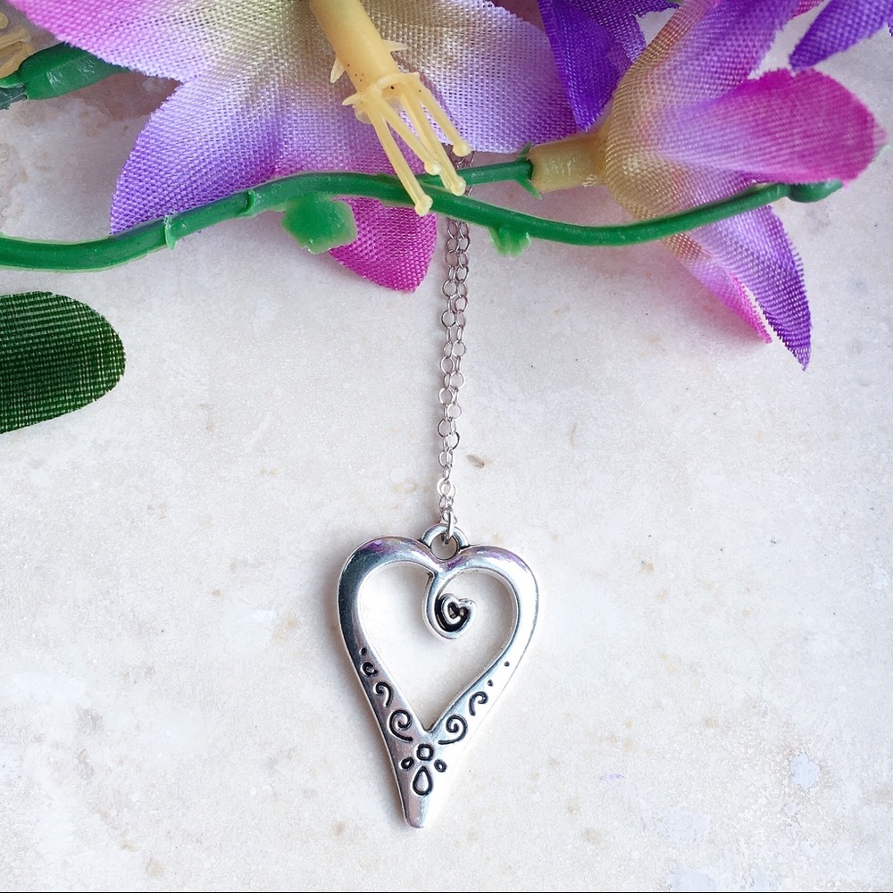 🌹Silver Heart Necklace 📿 ❤️ 🌹
